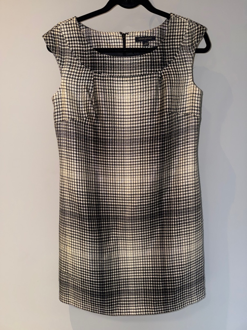 Banana Republic Black and White Houndstooth Sheath Dress